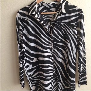 👠H&M zebra print button down blouse👠